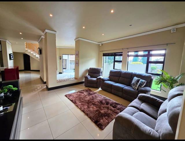 4 BEDROOM HOUSE FOR SALE IN GLEN ERASMIA